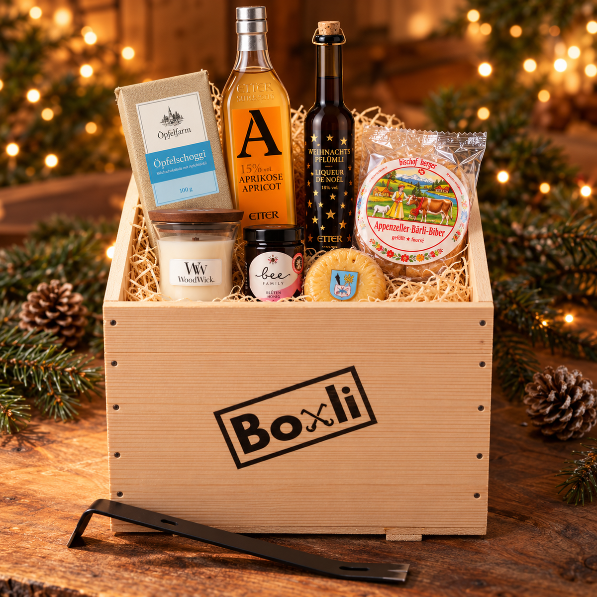 Swiss Christmas – Boxli Weihnachts-Geschenkbox mit Etter Liqueur, Öpfelschoggi, Honig, Bärli-Biber und WoodWick-Kerze